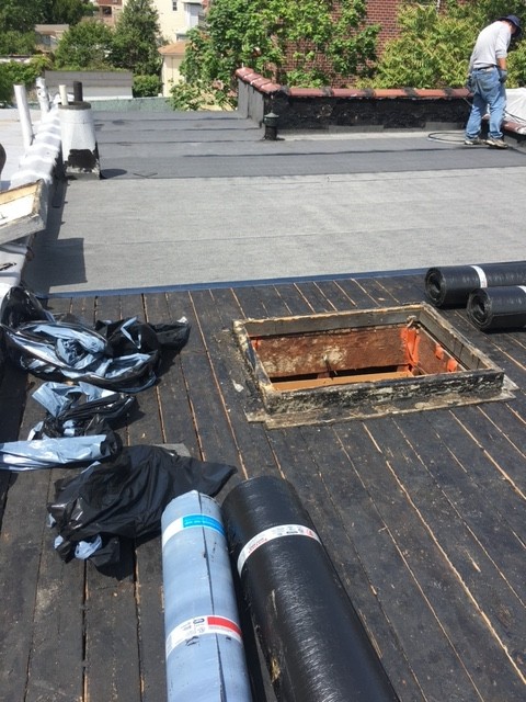 专业屋顶翻新维修 - 联系 HK Builders Corp 林师傅，价格合理 免费估价