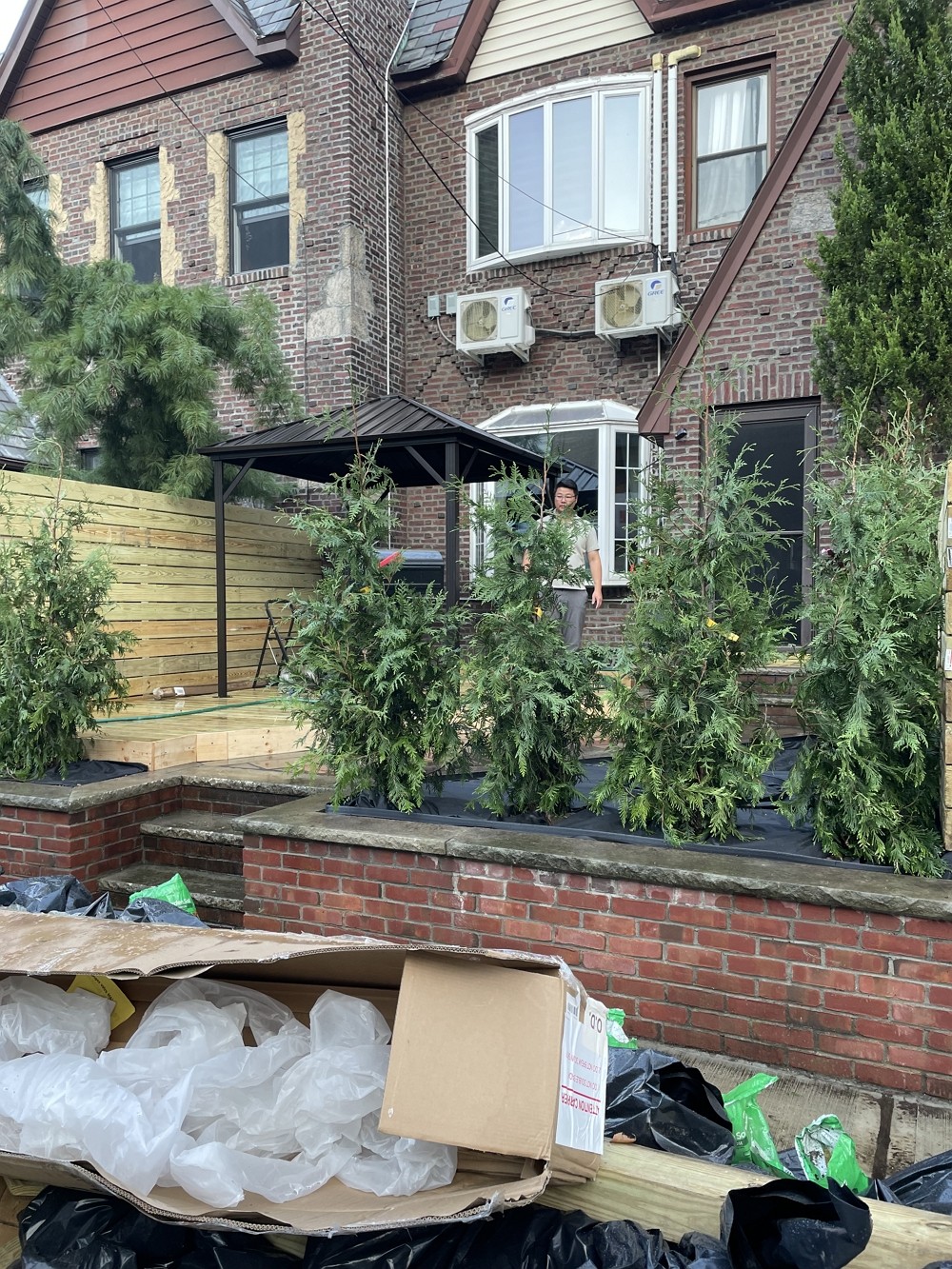 雅饰庭院园林公司:砍树修枝,庭院改造装修,砖石铺路,水泥车道,外墙修漏,砌砖勾缝