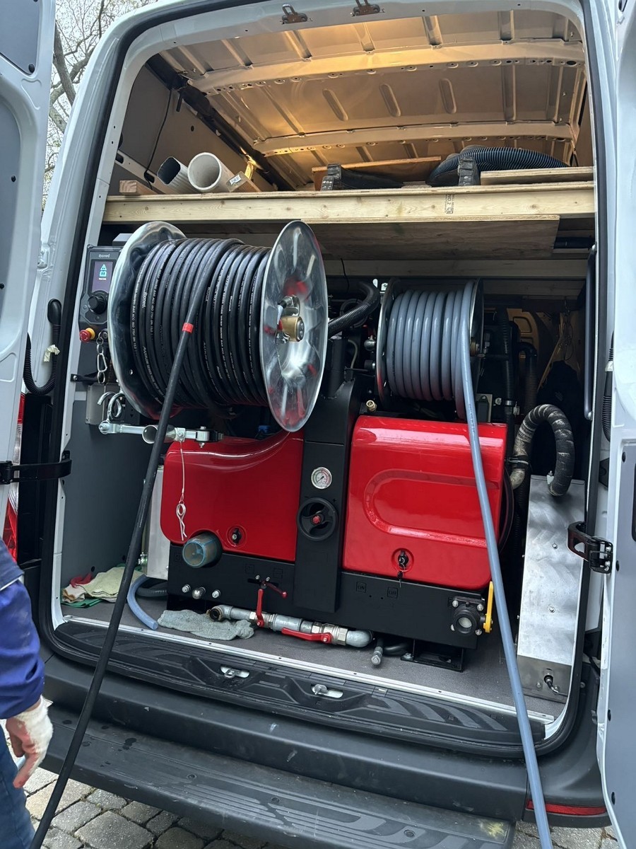 纽约讯达通渠公司 - 为纽约法拉盛住宅和餐馆疏通各种排水管，疏通下水渠阻塞，24小时紧急服务，包通水管！