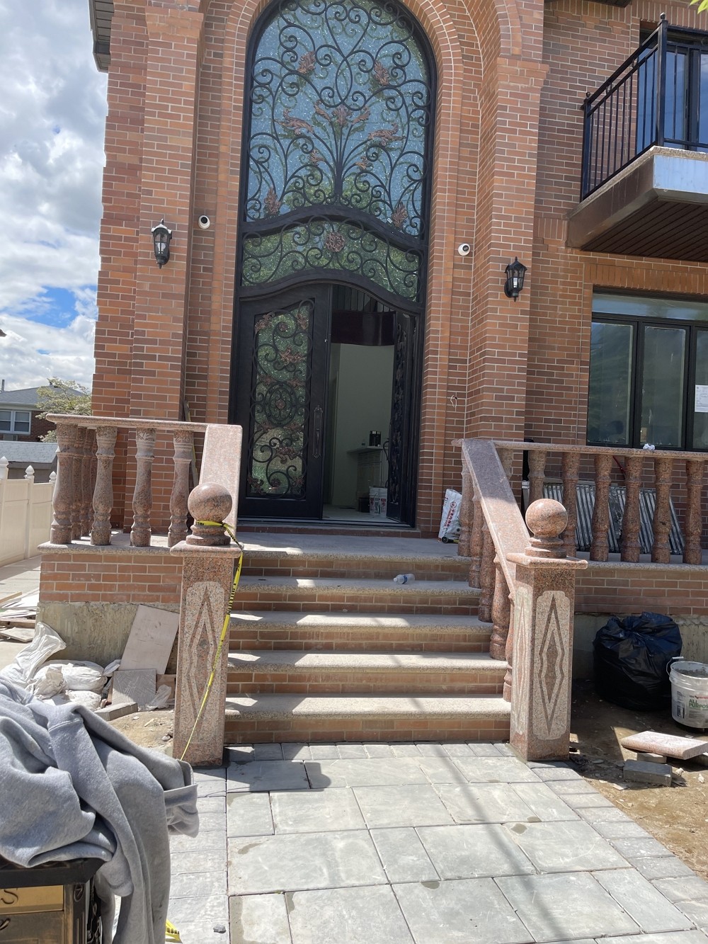 新装修的厨房， 新壁橱和台面