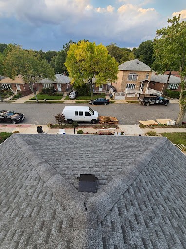 纽约HK Builders 执照保险，提供屋顶维修翻新，安装新瓦片，屋顶瓦片换新，装修屋顶项目质保15年