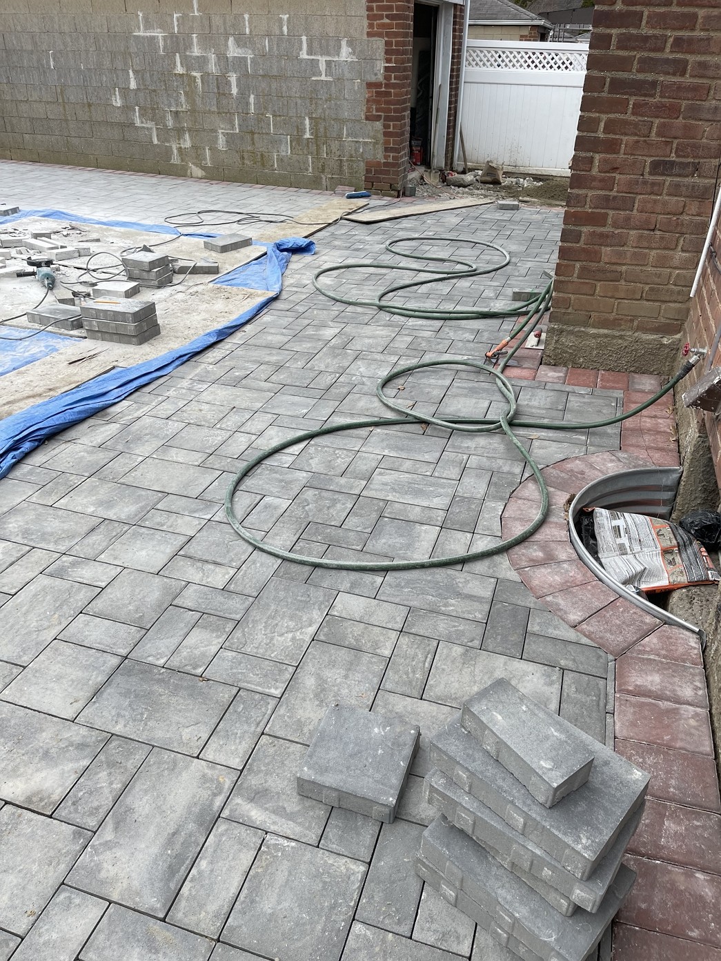 改建庭院围栏，庭院石台，水泥砌砖，庭外围栏，台阶走道，车道翻新