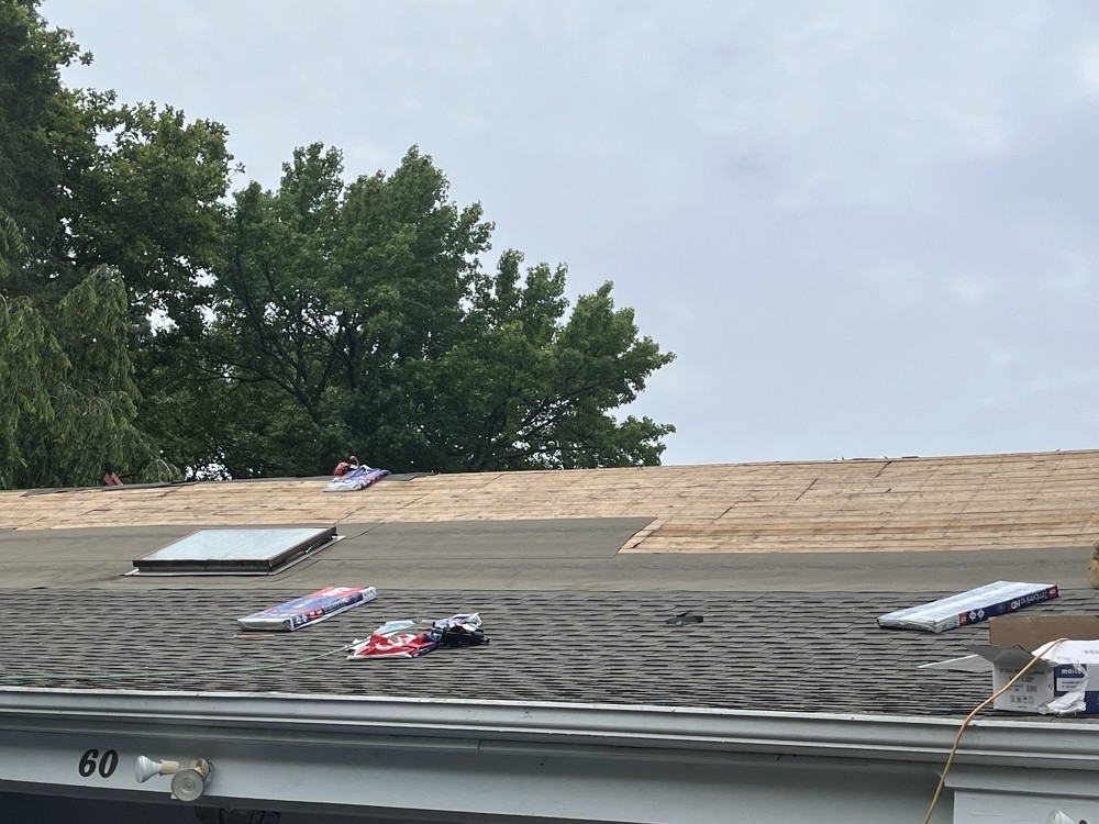 百安居屋顶工程公司，长岛屋顶公司维修屋顶瓦片，屋顶瓦片更换，急修屋顶漏水，服务保质价格合理