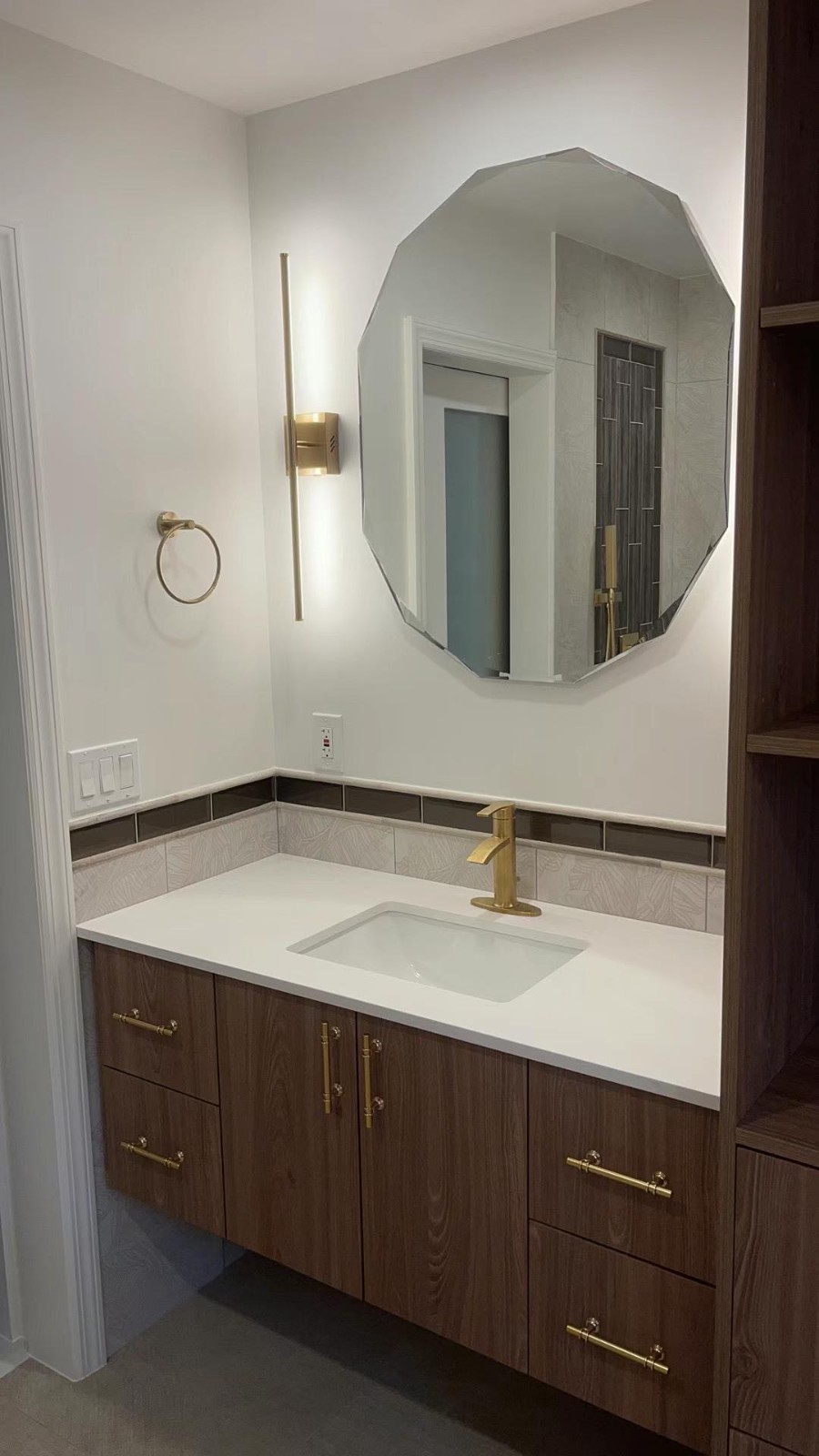 康州华人装修公司：房屋装修，浴室装修， 庭院石砖铺路，水泥车道，外墙修漏