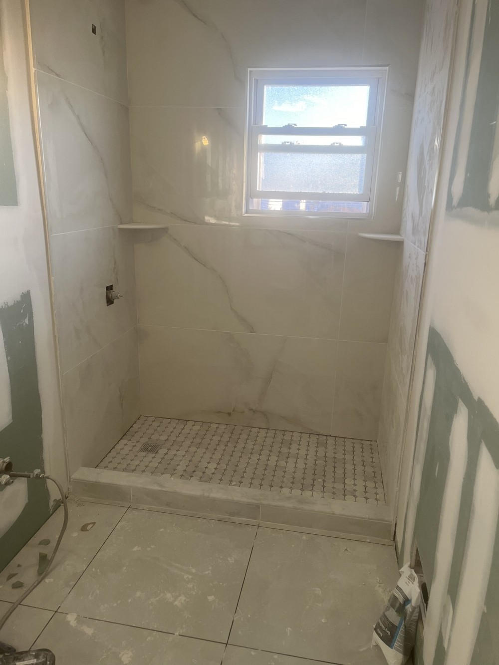 全友装修公司-专业长岛房屋装修师傅，室内外装修/翻新，厨房浴室，瓷砖铺地贴墙，价格合理，免费上门估价