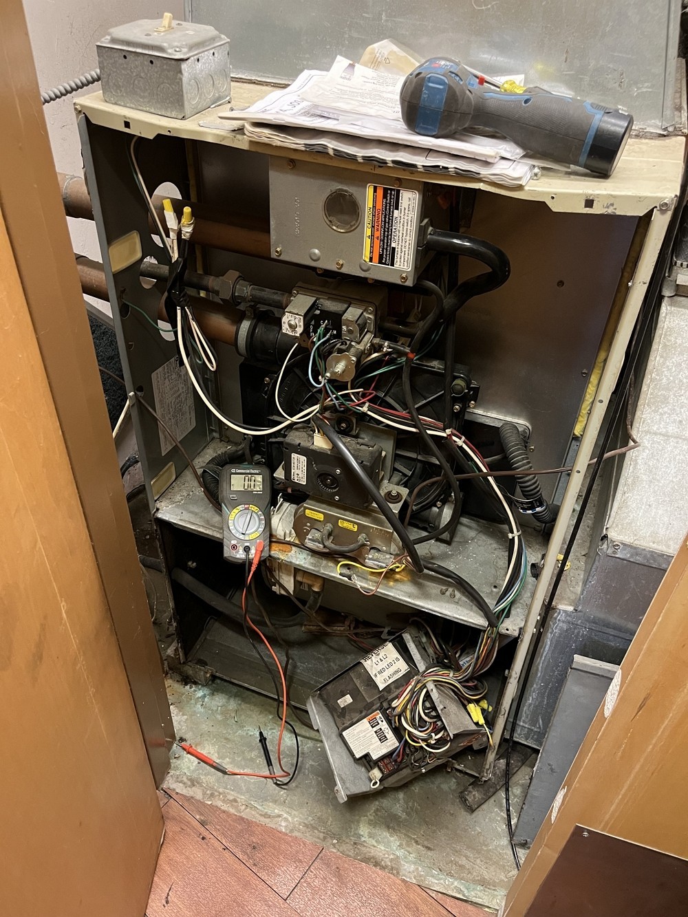 宏兴胜冷暖 – 空调维修 菜箱/冰库/码柜全能修 换热水炉 抽风机 煤气暖炉 从业冷暖维修26年