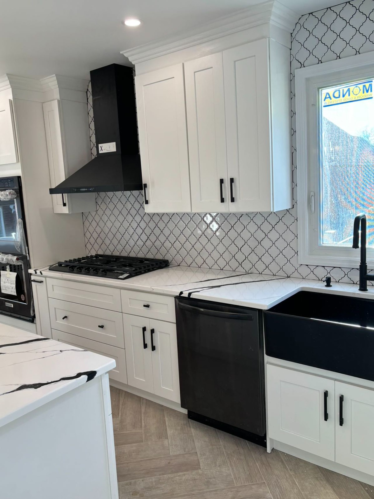 精雅装修公司，精做家庭住宅装修，店铺/餐馆装修，500万保险，开工纸资质，厨房浴室，土木水电，大小工程