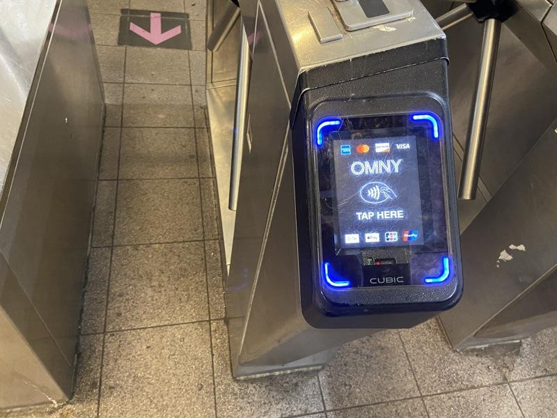OMNY本周末系統升級 暫停充
