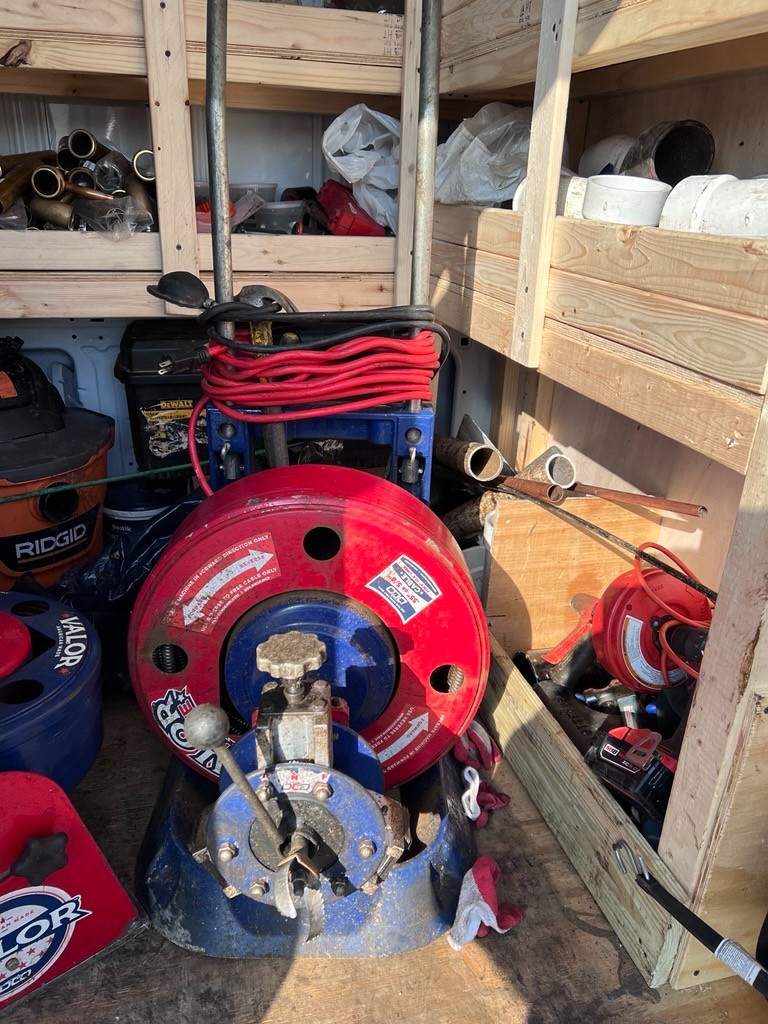 华盛通管公司 疏通下水道堵塞,高压清洗管道树根油污等杂物,安装热水炉水泵 隔油箱