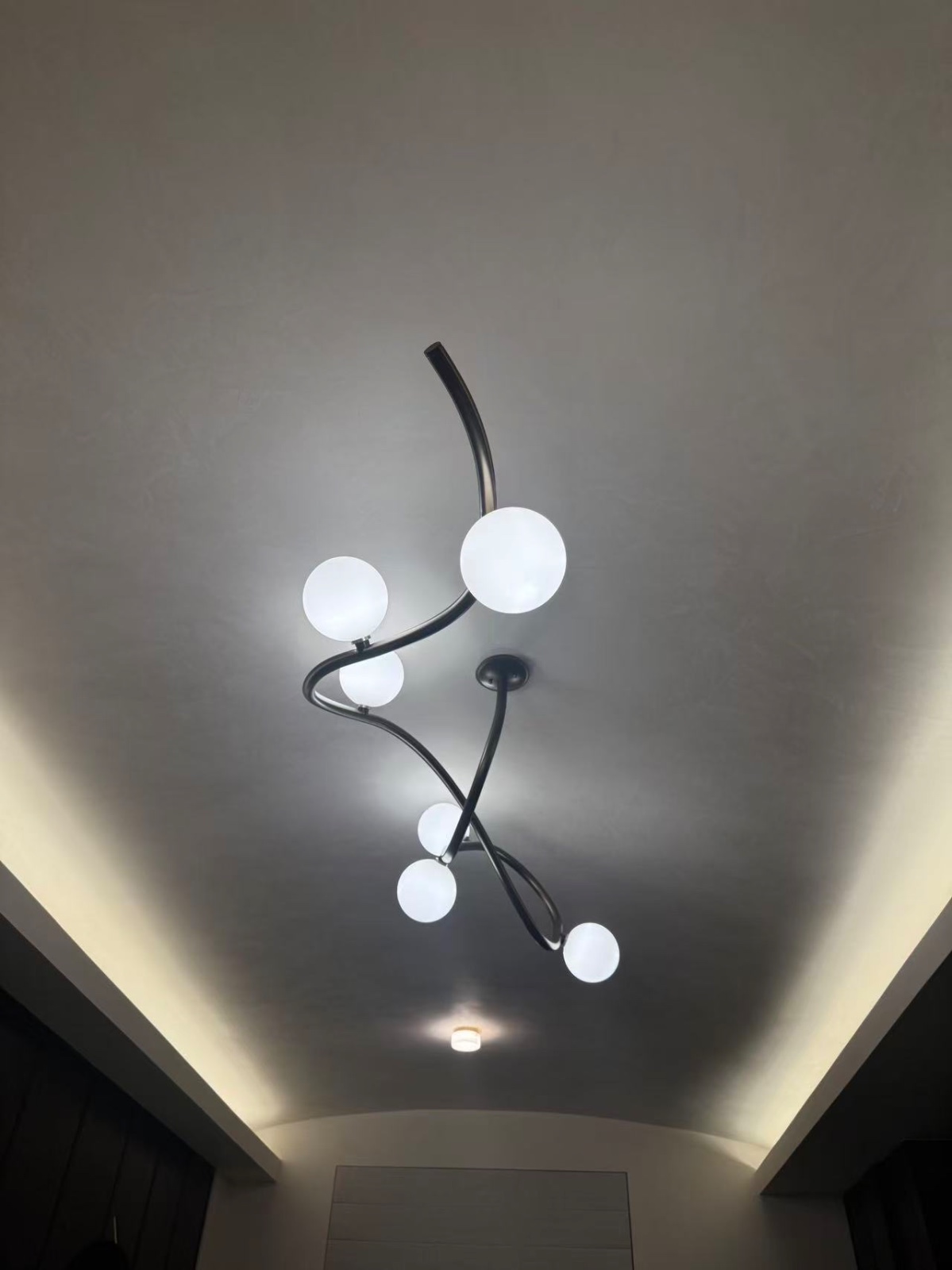 广东江门品艺装修公司 木工师傅擅长加建改造 瓷砖 木地板 水电木工 特色工艺油漆 艺术墙（Accent Wall）