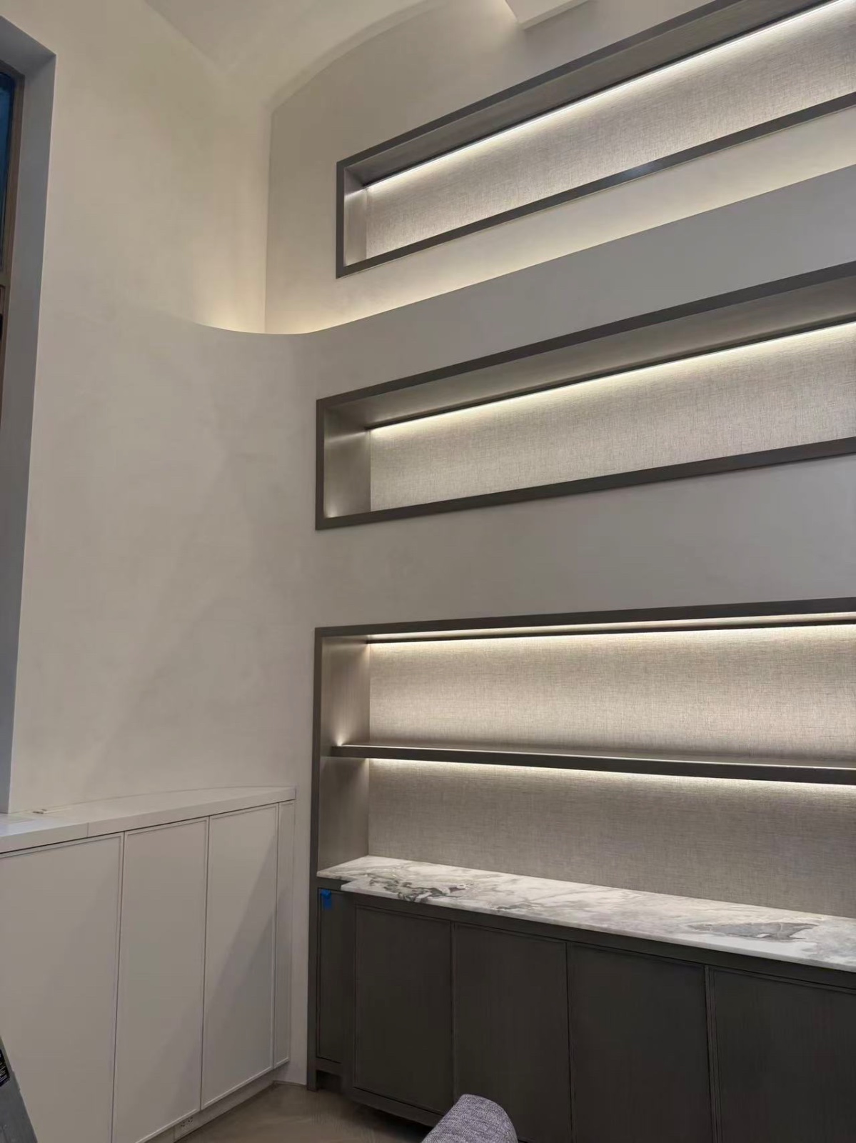 广东江门品艺装修公司 木工师傅擅长加建改造 瓷砖 木地板 水电木工 特色工艺油漆 艺术墙（Accent Wall）