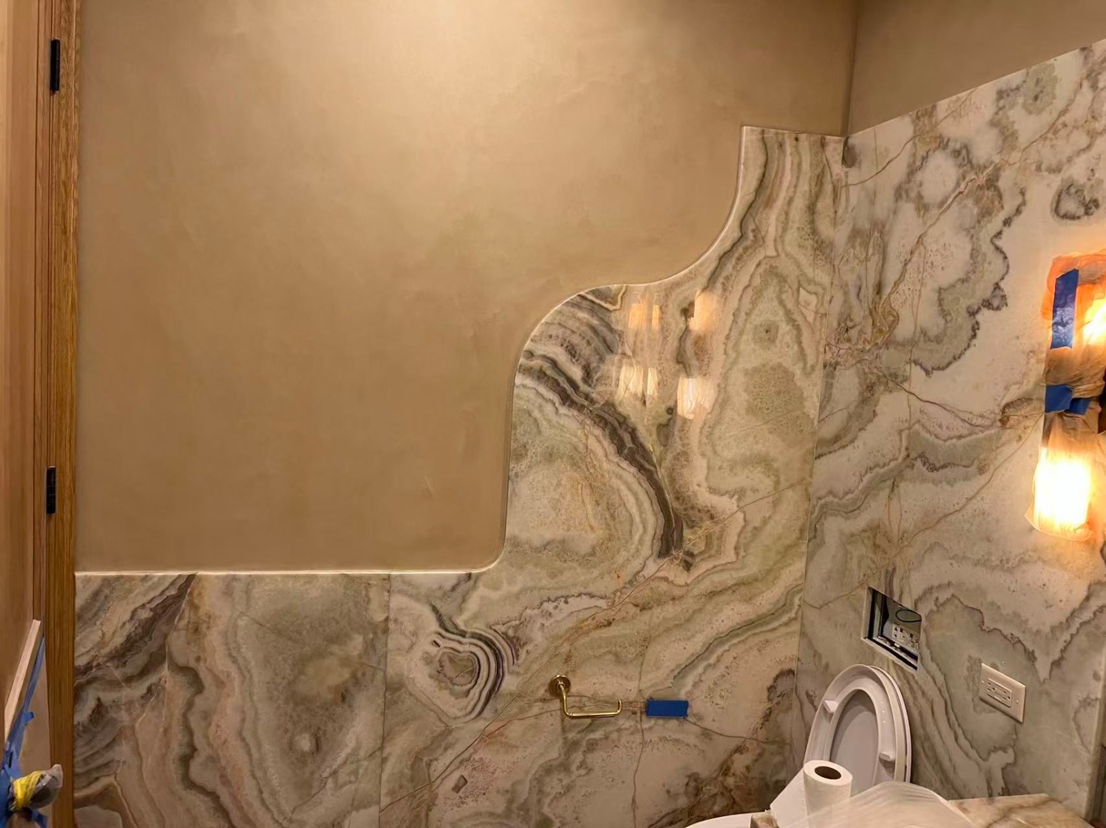 广东江门品艺装修公司 木工师傅擅长加建改造 瓷砖 木地板 水电木工 特色工艺油漆 艺术墙（Accent Wall）