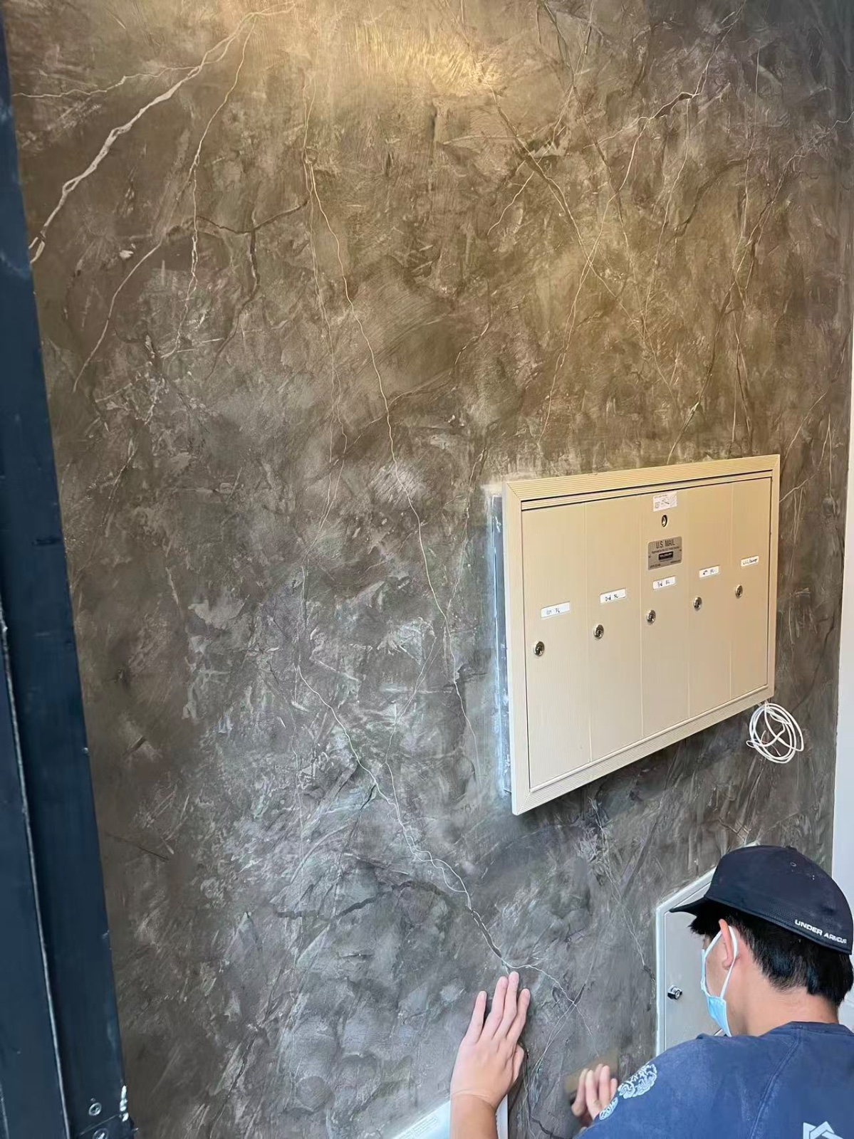 广东江门品艺装修公司 木工师傅擅长加建改造 瓷砖 木地板 水电木工 特色工艺油漆 艺术墙（Accent Wall）