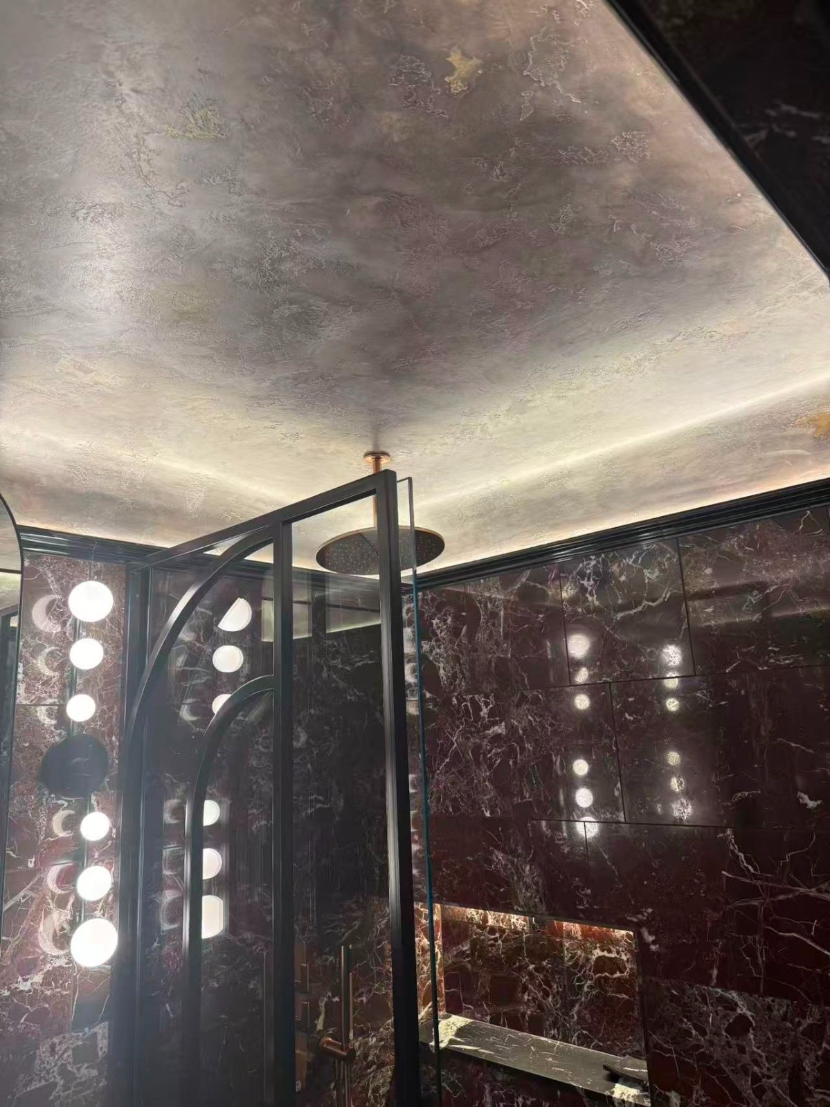 纽约全屋装修：艺术天花板及工艺墙装饰搭配