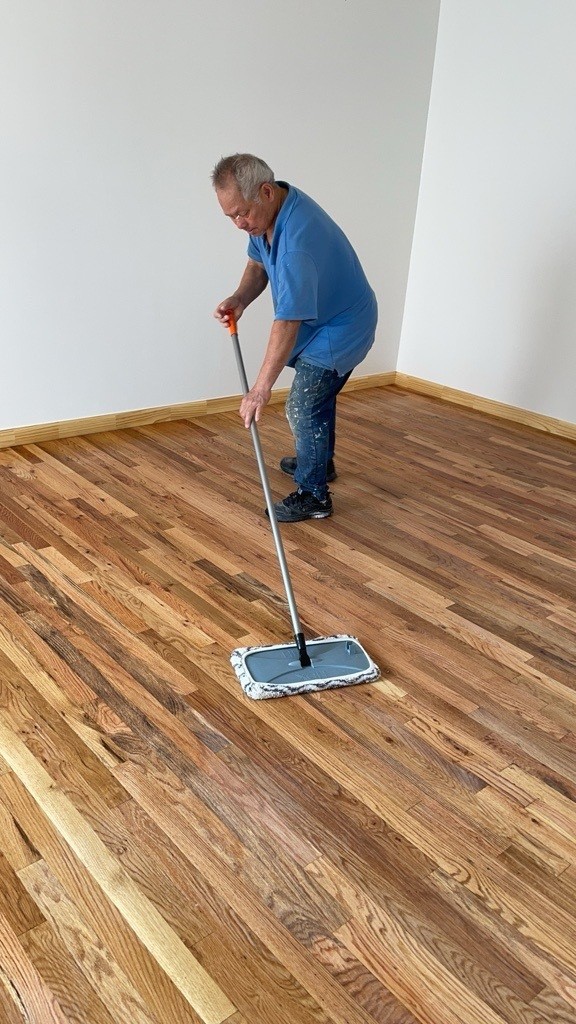 天华地板安装公司 专业安装木质地板 铺防水层，抛光地板，细磨地板，地板装修， 免费估价