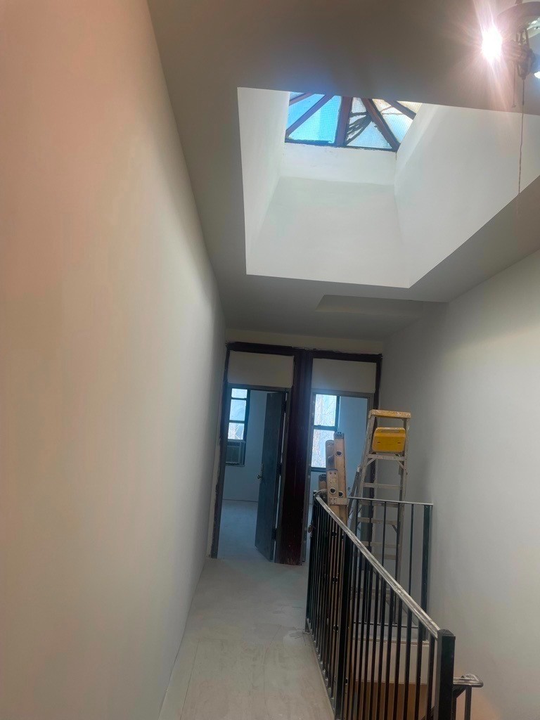 纽约万能门窗公司 安装换新窗户， 大门， 地板打磨， 抛光， 专业安装地砖