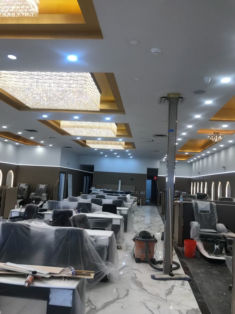 山东实在装修公司提供专业房屋和店铺装修装潢，高品质家庭住宅和商店装修，免费估价