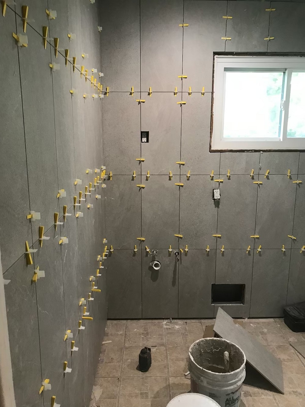 山东实在装修公司提供专业房屋和店铺装修装潢，高品质家庭住宅和商店装修，免费估价