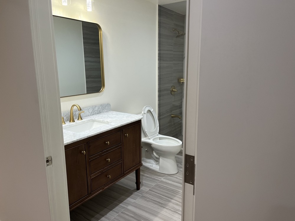 江苏福贵装修提供优质康州装修服务，浴卫间瓷砖大理石 隔断/批灰/油漆，庭院改造 水泥车道，土木水电