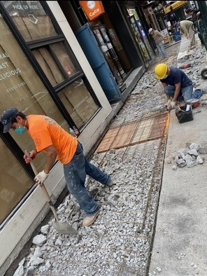 全心全意装修公司高质量安装门窗 让老房保温节能，更加美观， 让房子保值升值