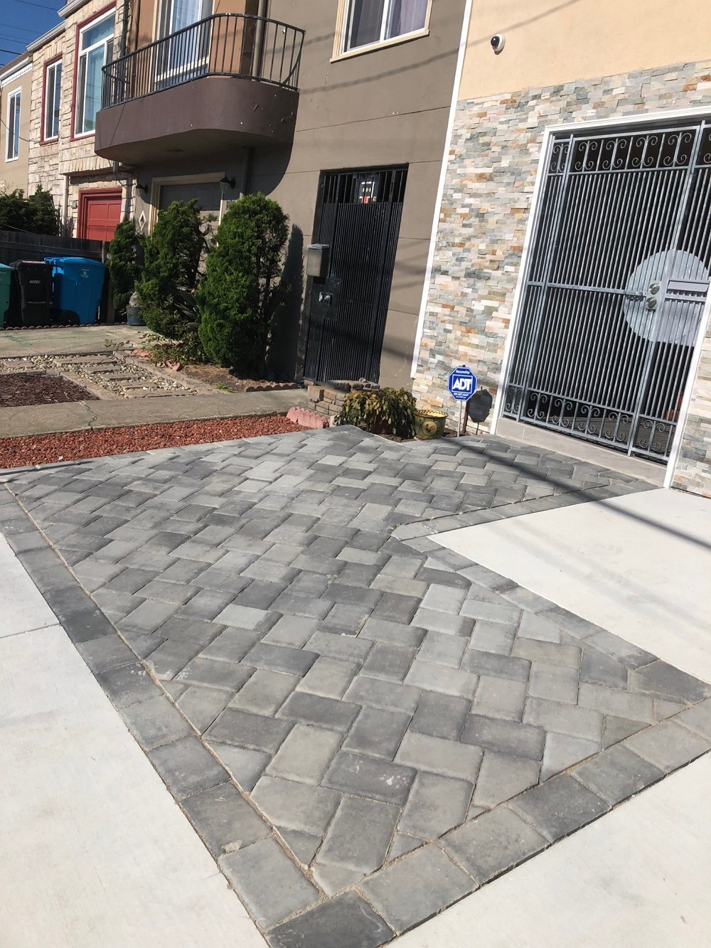 旧金山 湾区庭院装修 制作挡土墙围栏  打地基