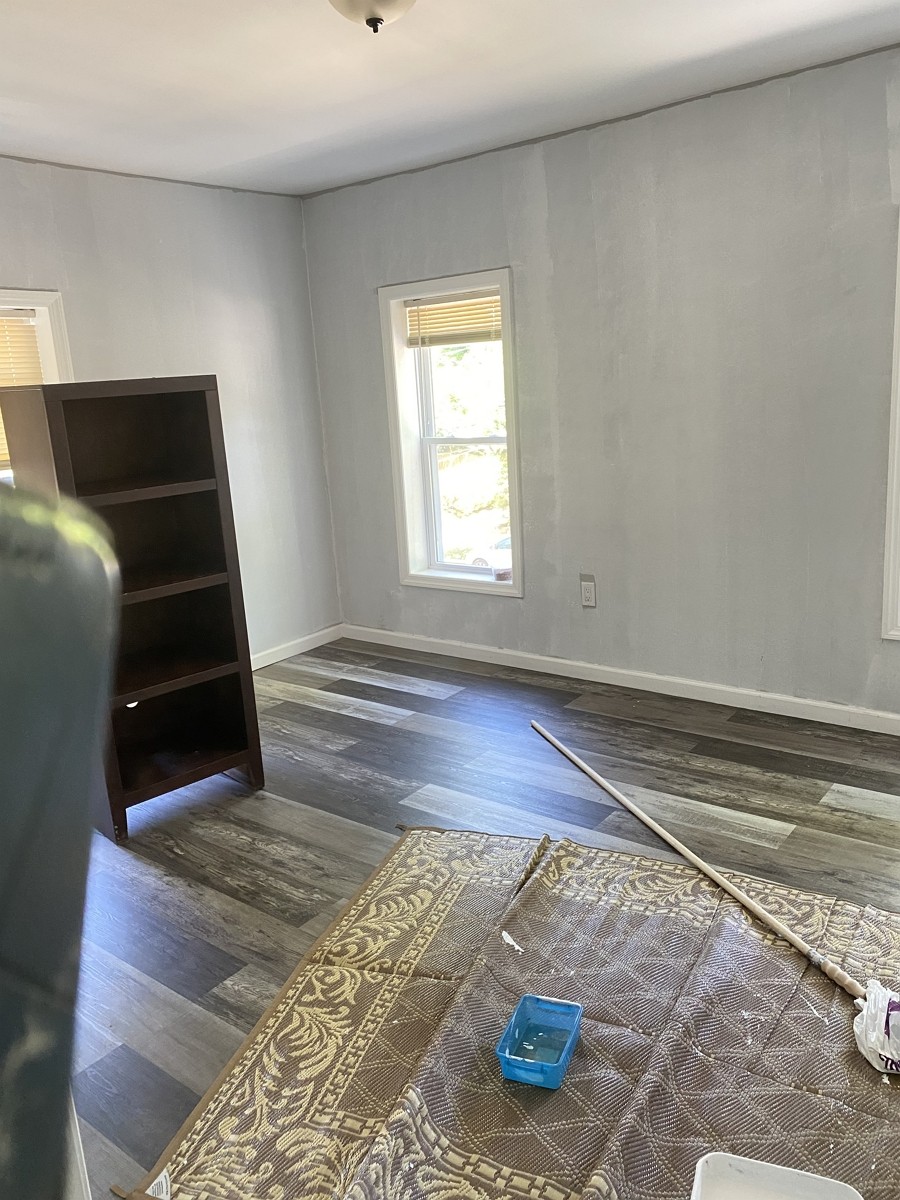 徐师傅有多年经验从事家庭住宅公寓厨房卫生间装修，庭院翻新，砌墙勾缝，石砖铺地，水泥车道 免费上门估价