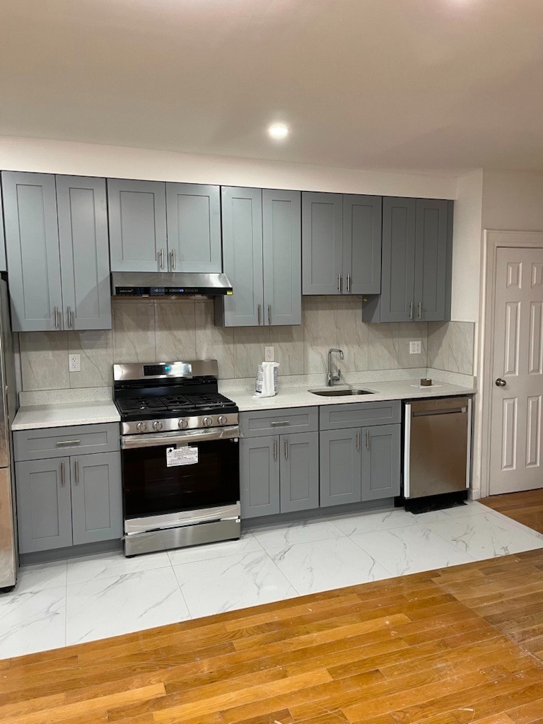 阿周装修承接房屋装修,多年施工经验,工艺精细,住宅装修改建,有保险,价格优惠,免费估价