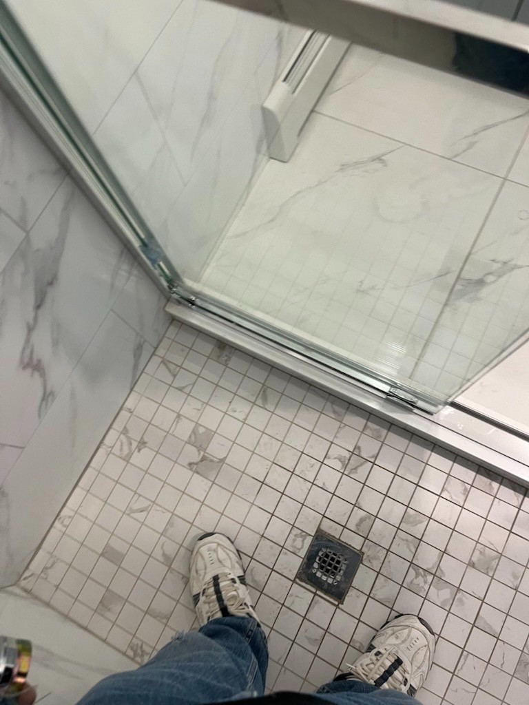 阿周装修承接房屋装修,多年施工经验,工艺精细,住宅装修改建,有保险,价格优惠,免费估价