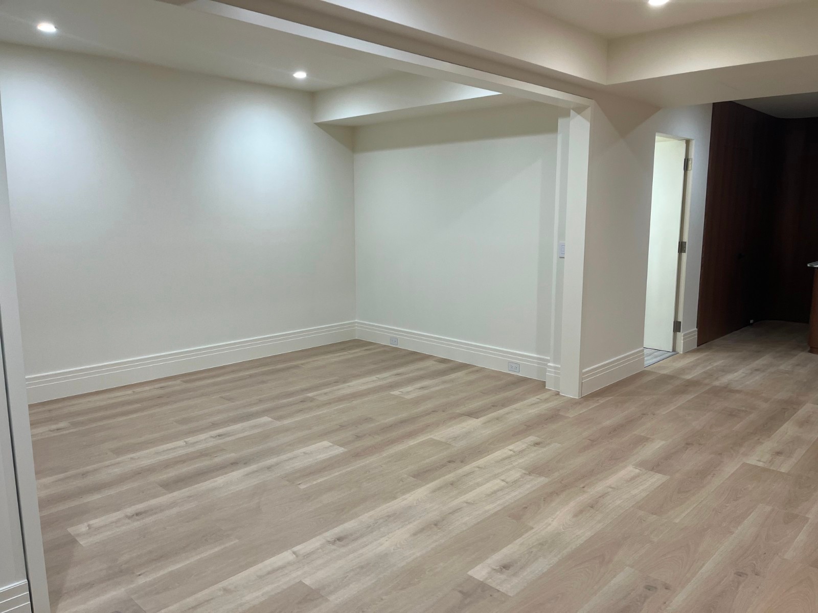 纽约长岛安装新式窗户，安装定制门窗，壁橱 安装厨房台面 免费估价 安装窗户前门