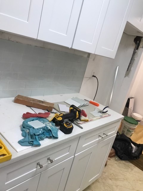 丽华装修倪师傅 专业安装定制门窗 换窗换门，装修住宅和店面门窗，室内厨房浴室，地板油漆，木工壁橱