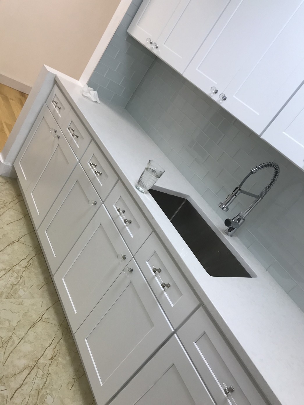 丽华装修倪师傅 专业安装定制门窗 换窗换门，装修住宅和店面门窗，室内厨房浴室，地板油漆，木工壁橱