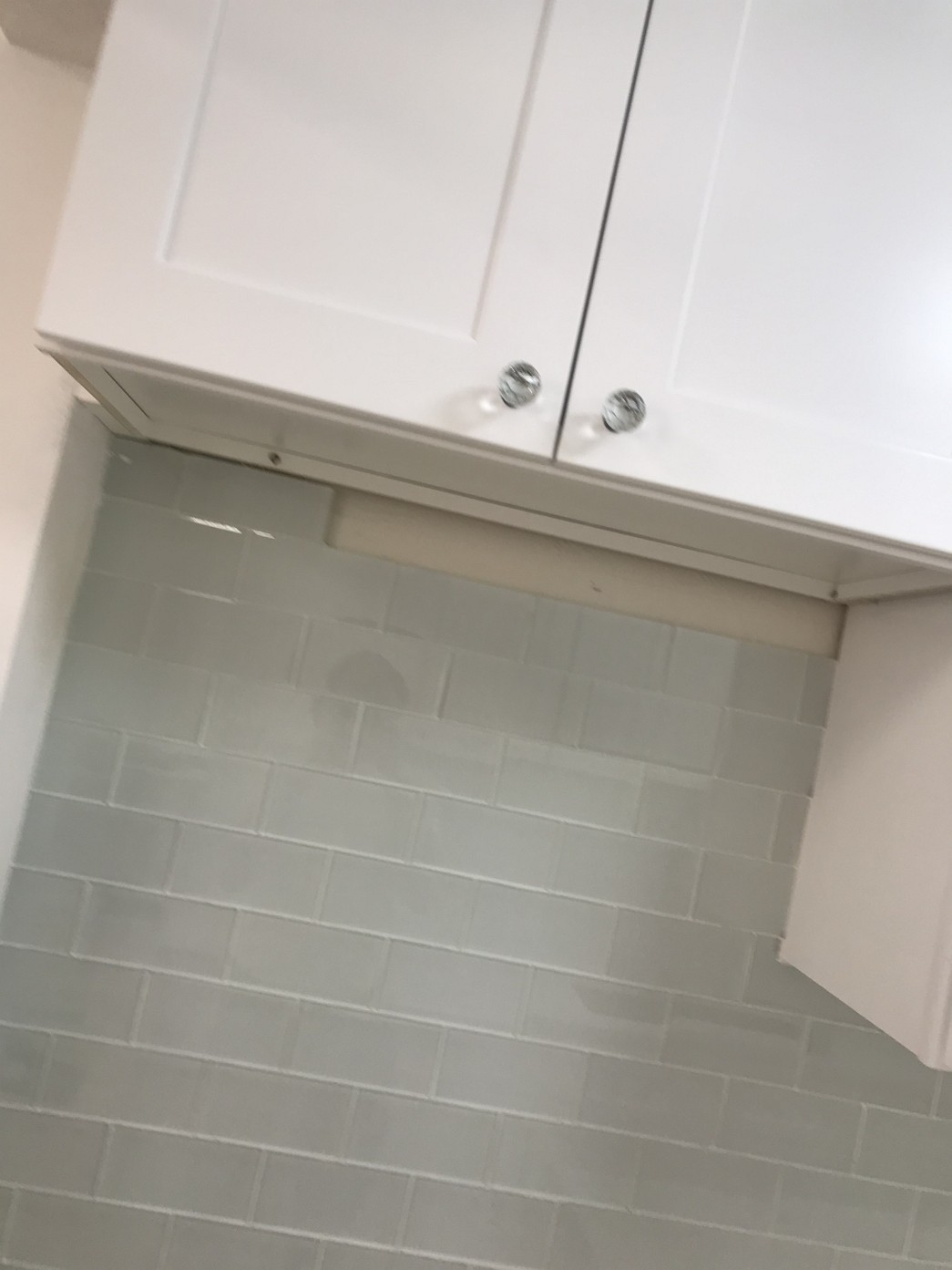 丽华装修倪师傅 专业安装定制门窗 换窗换门，装修住宅和店面门窗，室内厨房浴室，地板油漆，木工壁橱