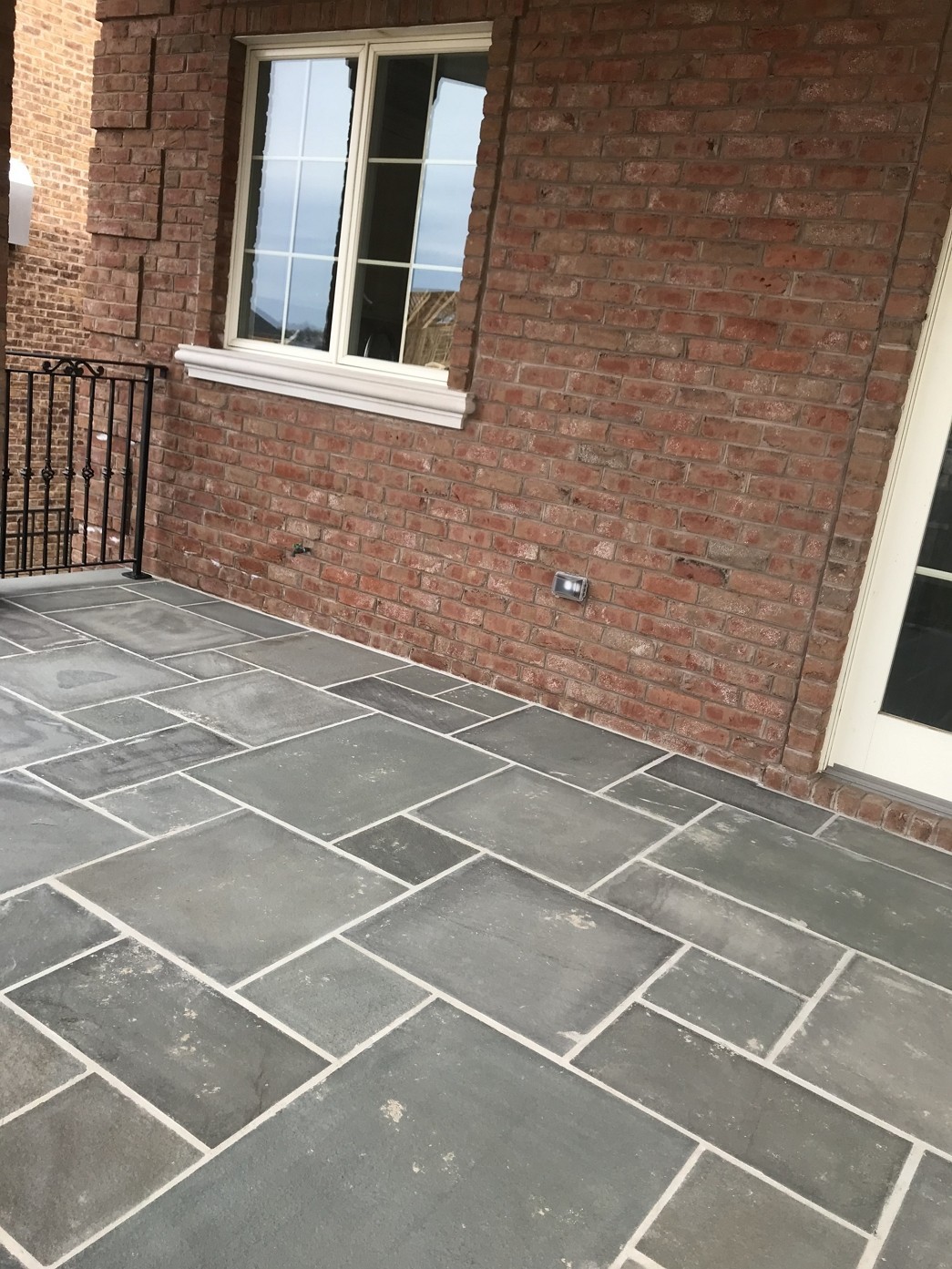 长岛房屋室内外装修，厨房浴室翻新，庭院装修，新地板安装，油漆粉刷，瓷砖门窗，木工水电水泥