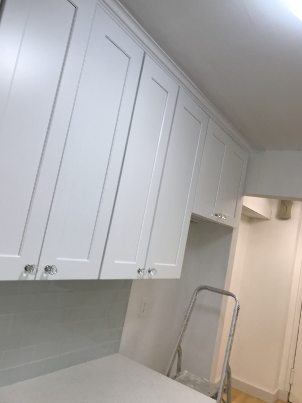 长岛房屋室内外装修，厨房浴室翻新，庭院装修，新地板安装，油漆粉刷，瓷砖门窗，木工水电水泥