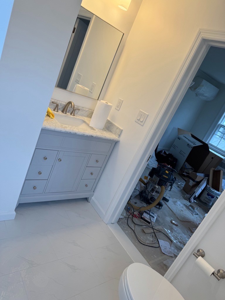 金鼎装修公司，厨房浴室，厕所翻新，瓷砖地板装修，店铺装修，批灰油漆，围栏庭院装修，价格合理