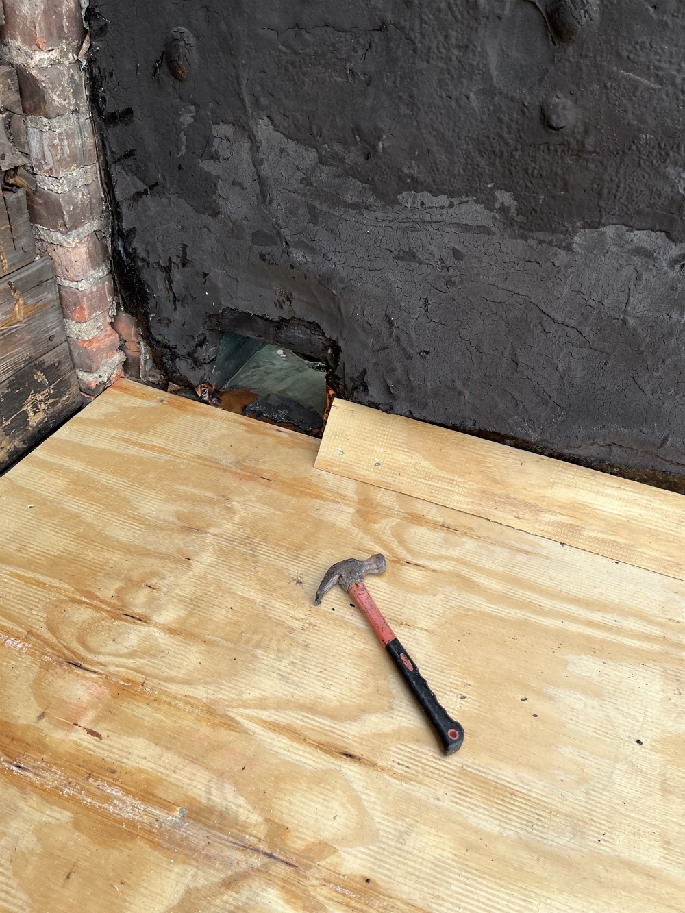 纽约精修屋顶公司 – 专精屋顶修漏雨 换新屋顶瓦片 屋顶翻新 清理水槽等各类问题， 免费上门估价