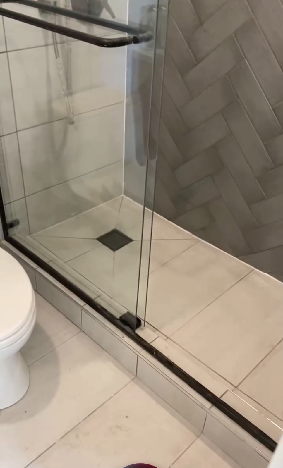 美东装修公司，精湛瓦工，干掛石头墙，庭院铺砖砌墙，外墙翻新，室内外装修，厨房浴室，土木水电，瓷砖水泥