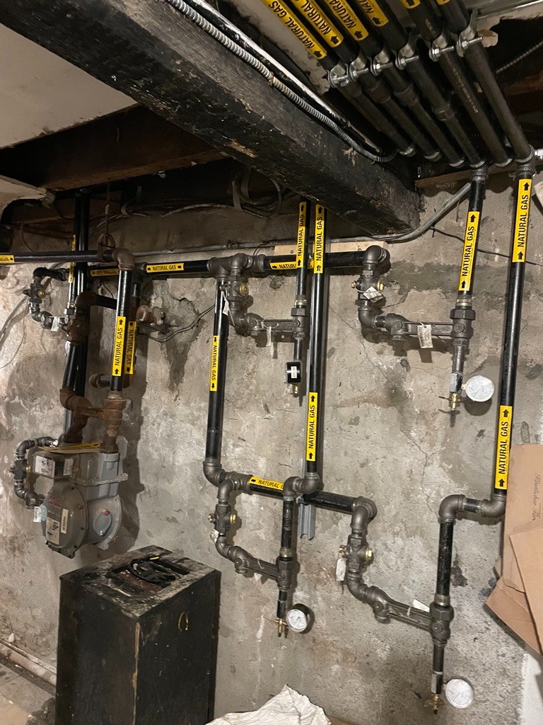 万能装修 专业房屋建筑装修，住宅公寓装修改建，店铺餐馆翻新，瓷砖木工，技术全面，价格合理