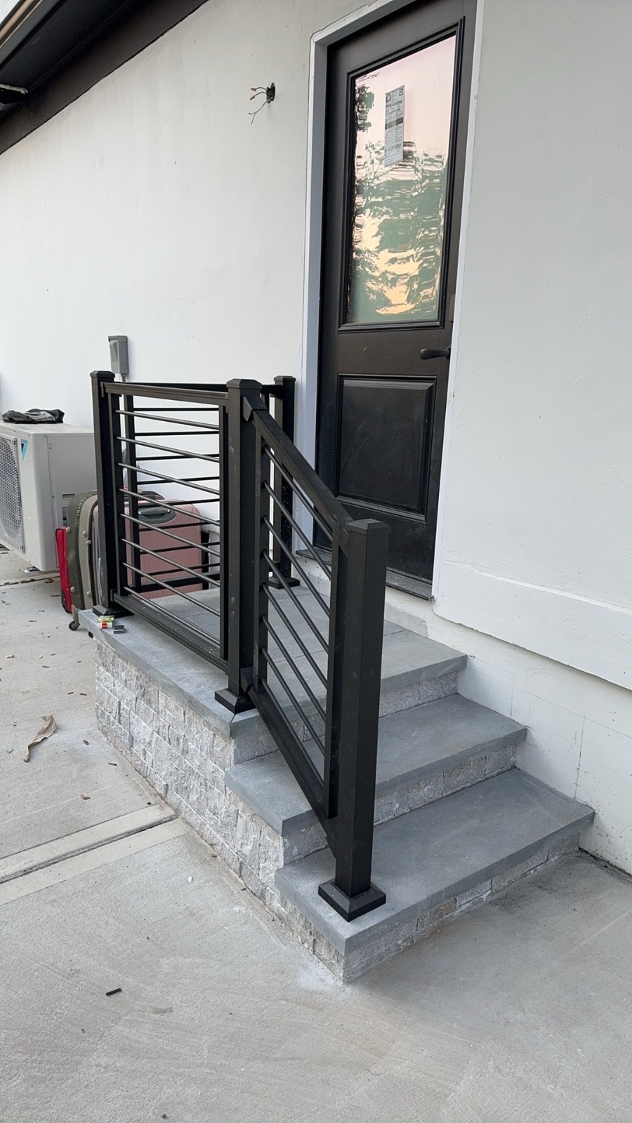 美居家庭门窗安装公司 多年安装更换门窗经验， 从工厂定制门窗 价格优惠 长岛门窗更换 纽约长岛门窗换新