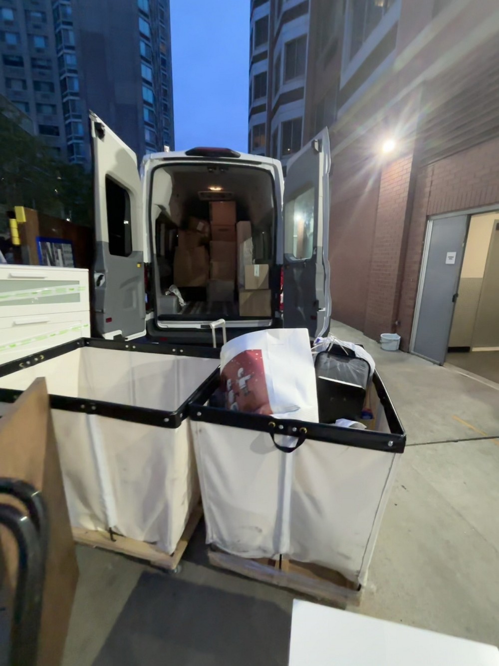 纽约搬家 - 云保洁搬家公司，家庭搬家，公司商铺搬运，家具精细包装 免费估价