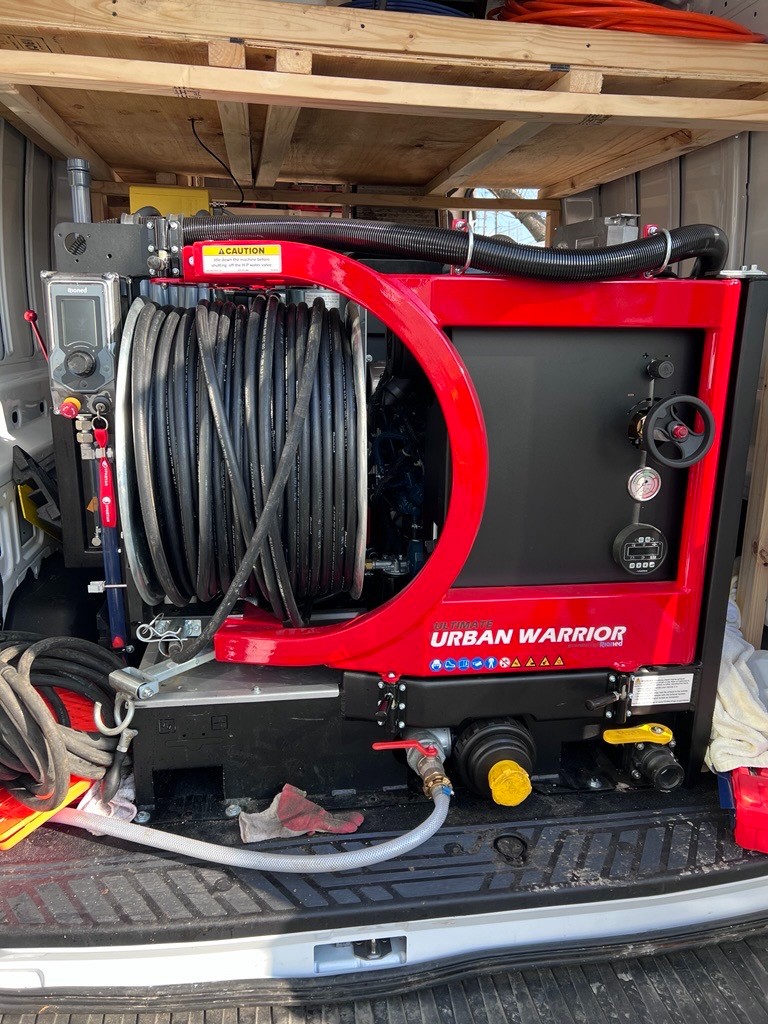 华盛通管公司专业疏通下水道堵塞，高压清洗管道中树根，油污等杂物，热水炉维修更换，水泵隔油箱