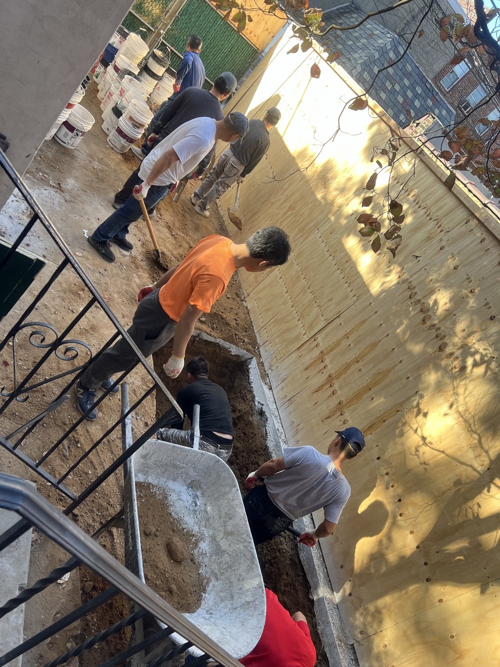 急修漏水,精通各种水管漏水,诊断并修理漏水,联系绿典公司：212-500-1888