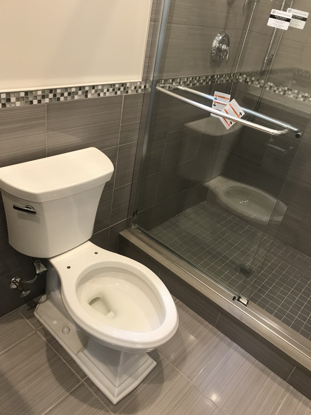 丽华装修公司做住宅加建改建项目，房屋加层，地板瓷砖门窗安装，木工水电等室内外装修