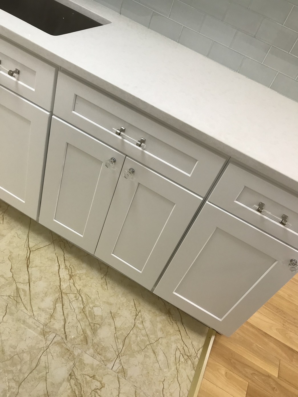 丽华装修公司做住宅加建改建项目，房屋加层，地板瓷砖门窗安装，木工水电等室内外装修