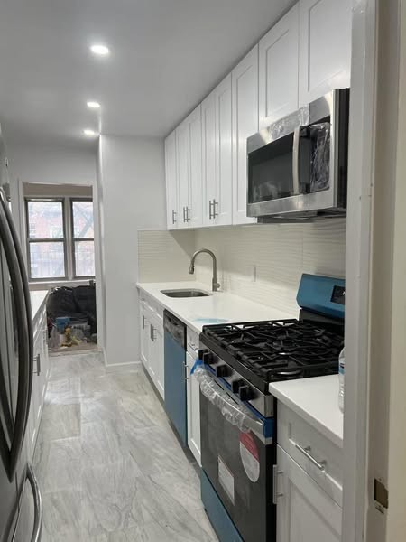 诚美建筑装潢公司，专业安装门窗， 换新门窗，建筑设计和施工装修，有开工纸资质，门窗材料施工等专业资质