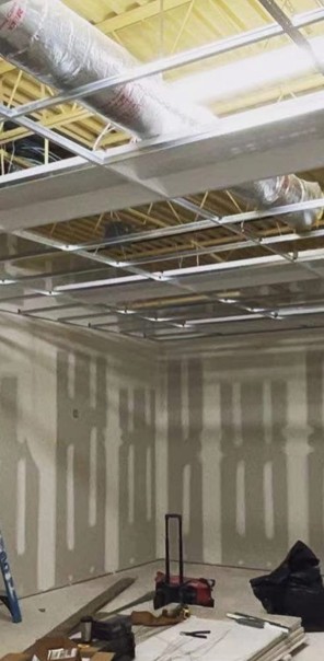 诚美建筑装潢公司，专业安装门窗， 换新门窗，建筑设计和施工装修，有开工纸资质，门窗材料施工等专业资质