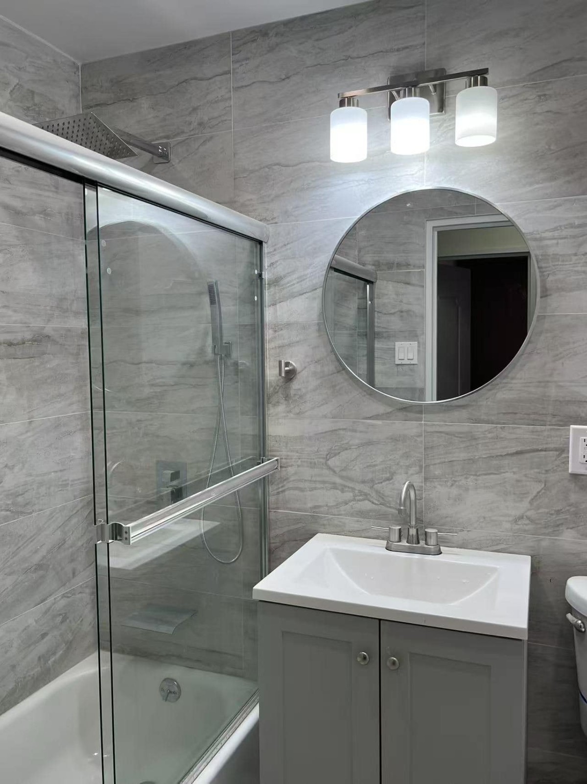 诚美建筑装潢公司专业安装门窗，安装保温窗户换新窗户，建筑施工装修，有开工纸，安全专业高质量装修