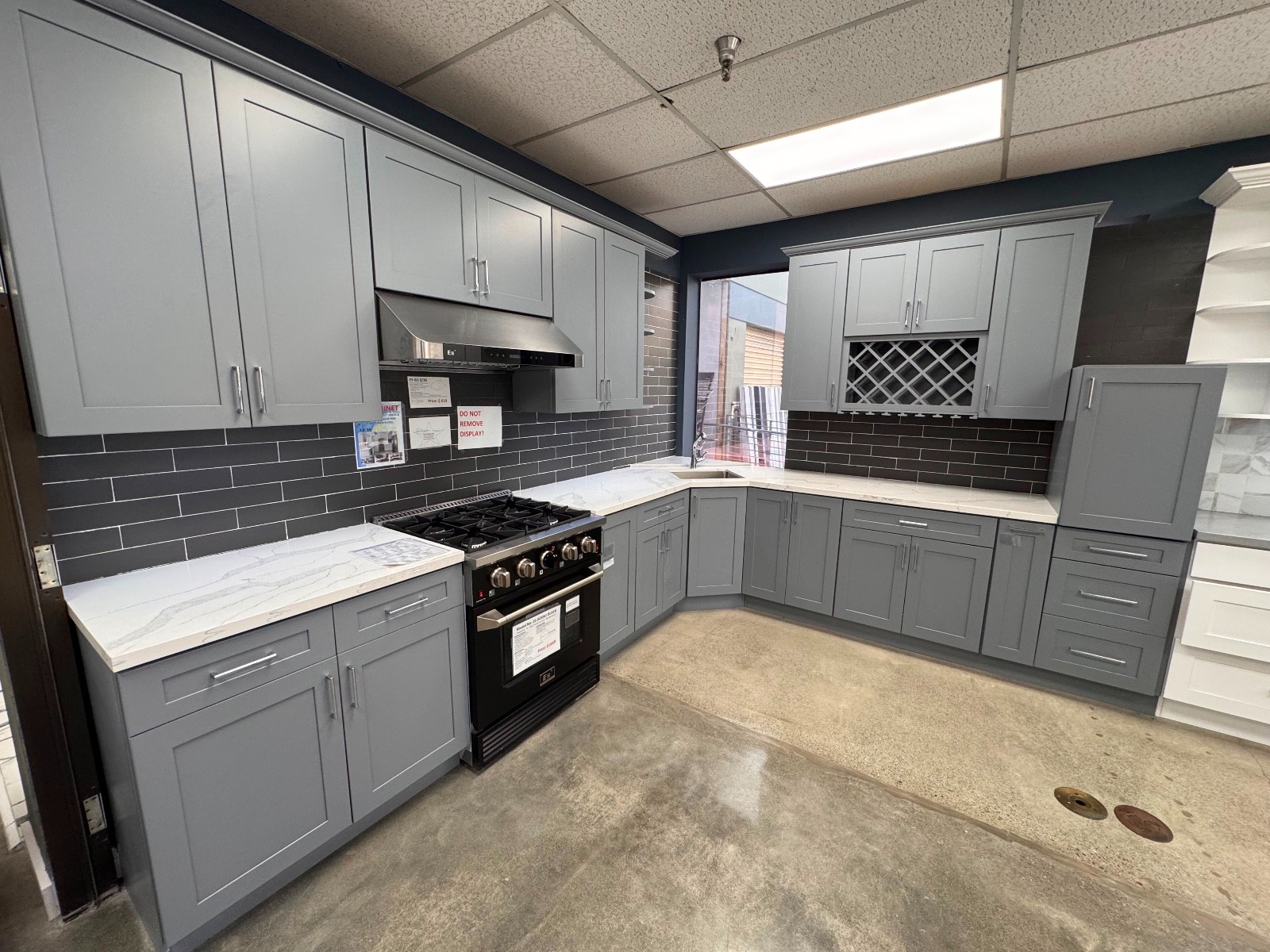 洛杉矶建筑装修公司承接店铺办公室装修，公寓和住宅加建改建，厨房卫生间装修，免费估价