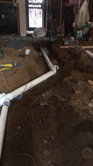 实达水管維修公司承接通修水管，水管維修，专业修理水管并疏通下水道，包通水管，急修漏水，修换热水炉