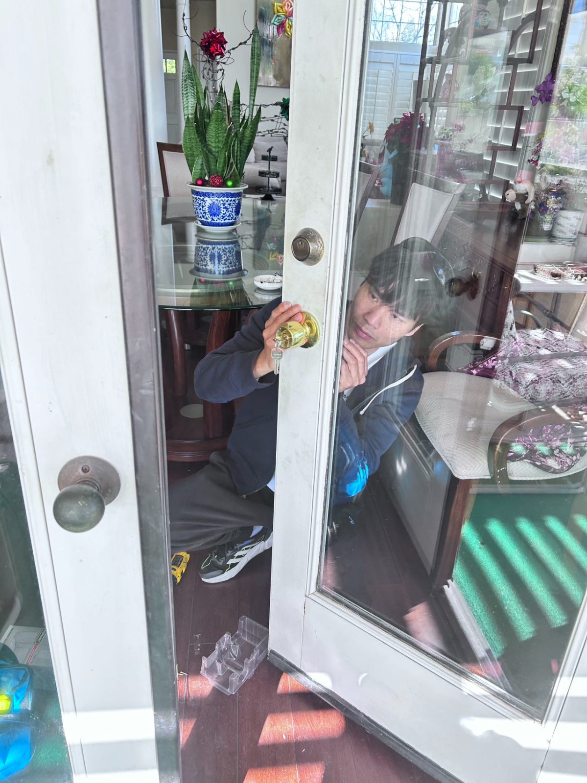 专业修玻璃门商业门轨道维修锁安装维修定做钢化玻璃密码锁